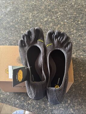 Vibram Women's Minimalist Ballet Flat in Charcoal Black